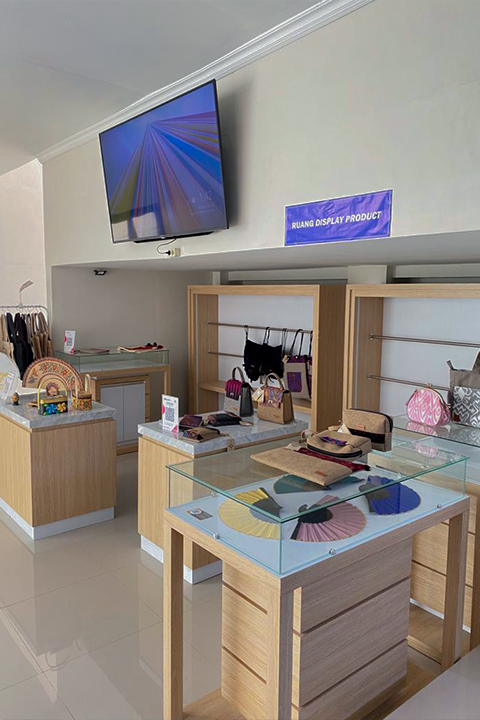 Ruang Display Produk